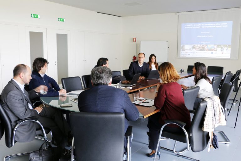 Empresas do setor energético discutem futuro dos projetos de eficiência energética nas escolas